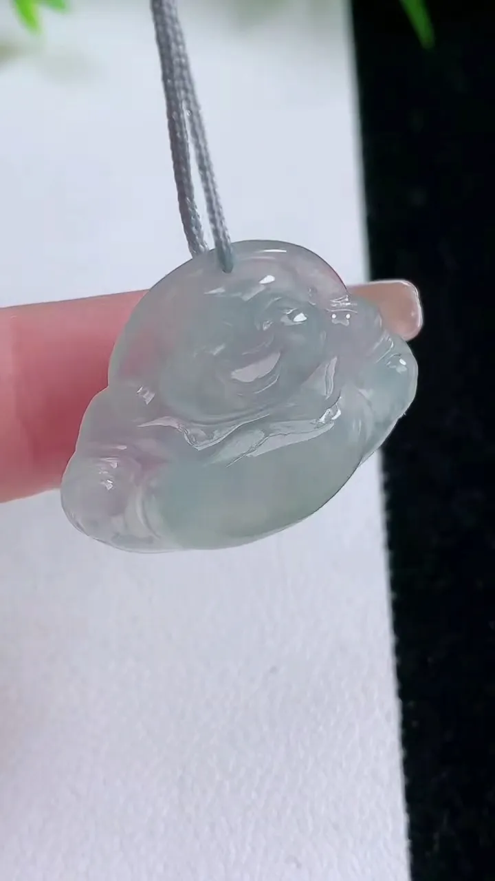 天然A货翡翠佛公吊坠，尺寸23.2-27.3-4.5，重量:4.45g
1月26日