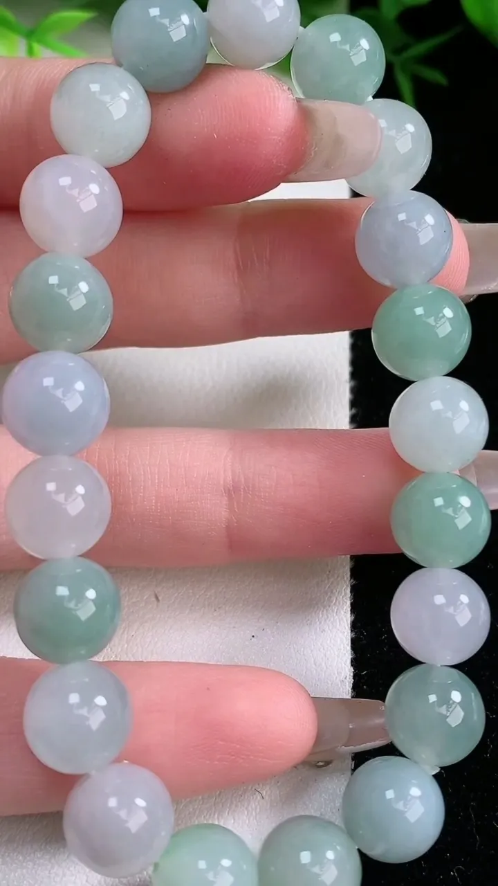 天然A货翡翠圆珠手串，尺寸9.3-21颗，重量:30.98g1月26日
工厂直销收藏佳品,种好水足，色泽均匀，有种有色，上手高大气！