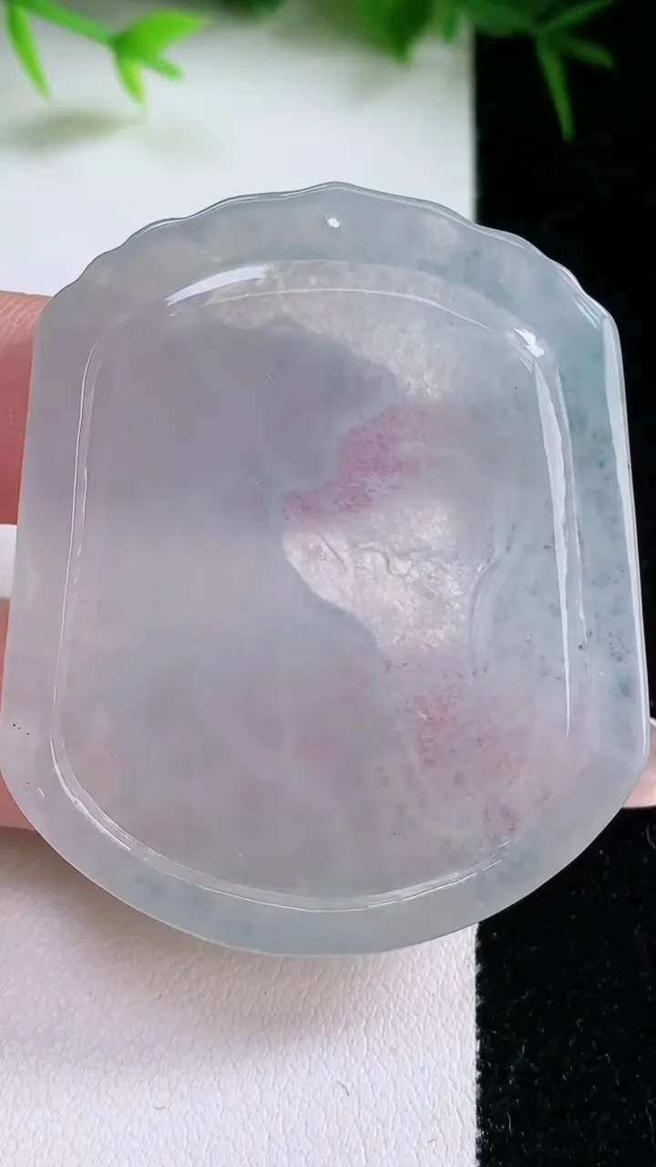 天然A货翡翠生肖虎吊坠，尺寸49.7-42.5-4.6，重量:20.31g
1月26日