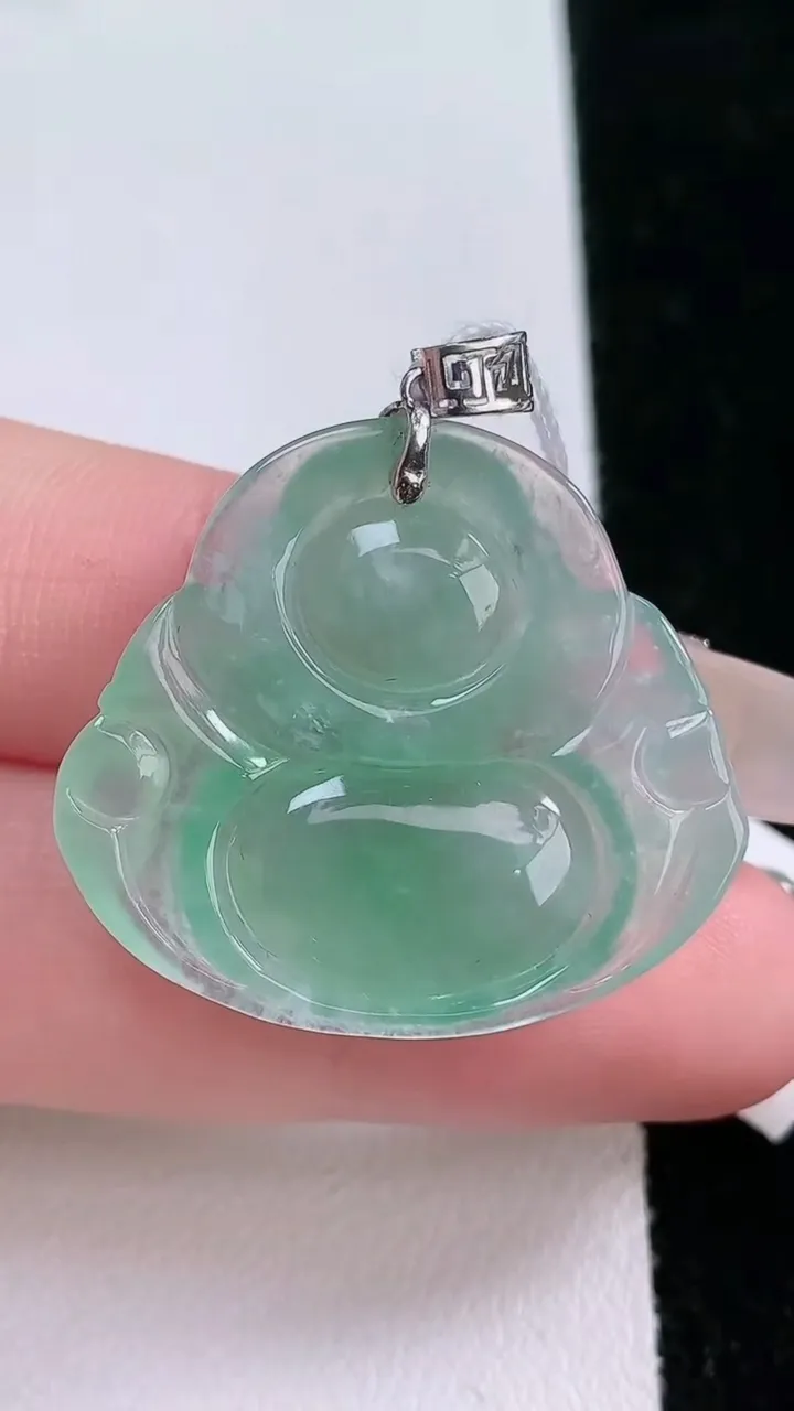 天然A货翡翠佛公吊坠，尺寸26.6-29.6-5.7，重量:7.12g
1月26日