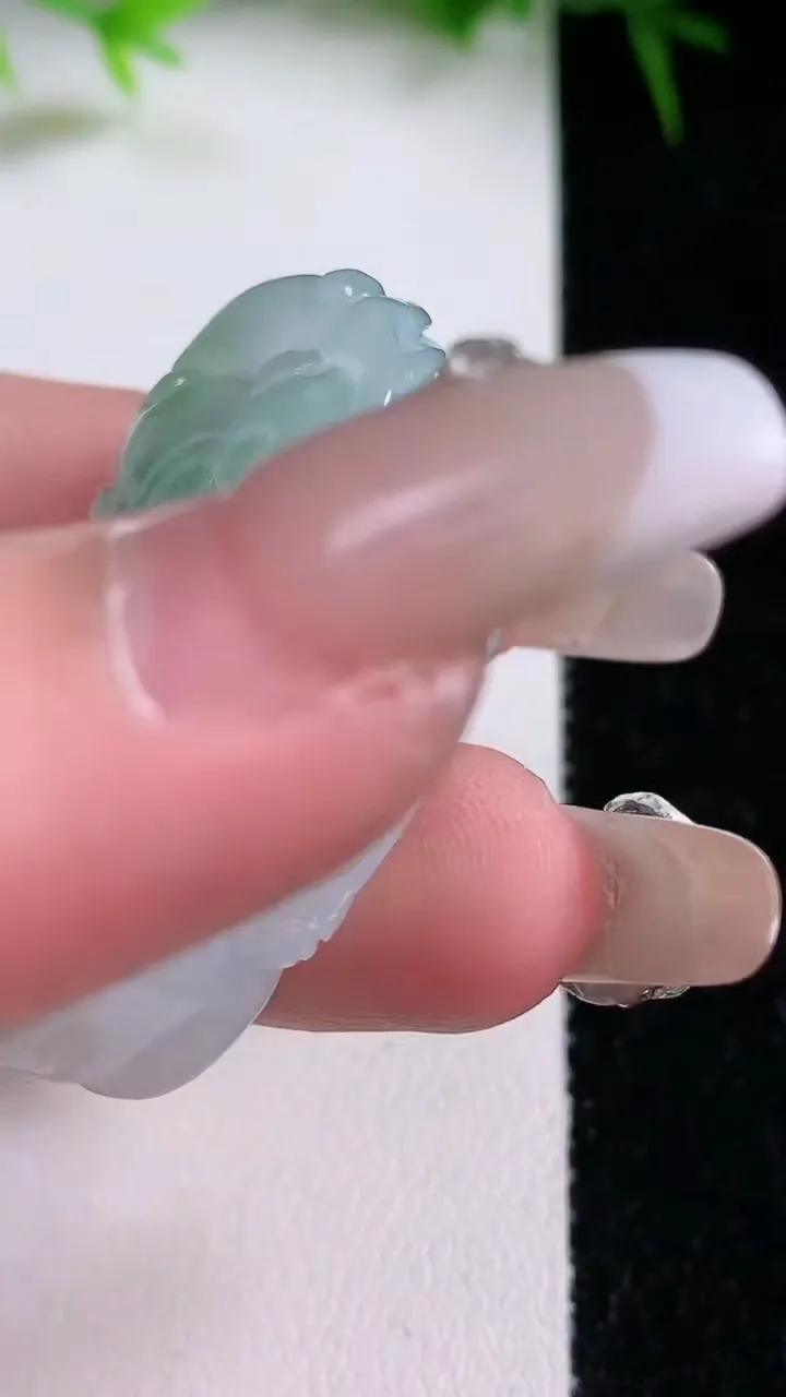 天然A货翡翠貔貅吊坠，尺寸41.3-20-11.8，重量:22.08g
1月26日