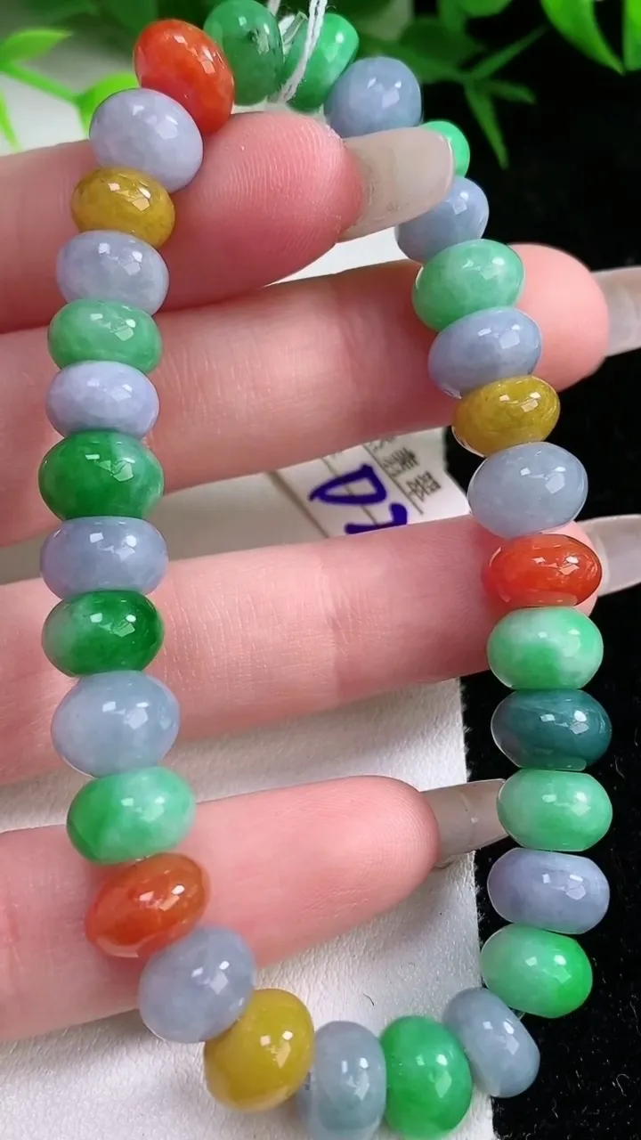 天然A货翡翠四彩算盘珠手串，尺寸9.4-4.8-32颗，重量:29.24g1月26日
工厂直销收藏佳品,种好水足，色泽均匀，有种有色，上手高大气！