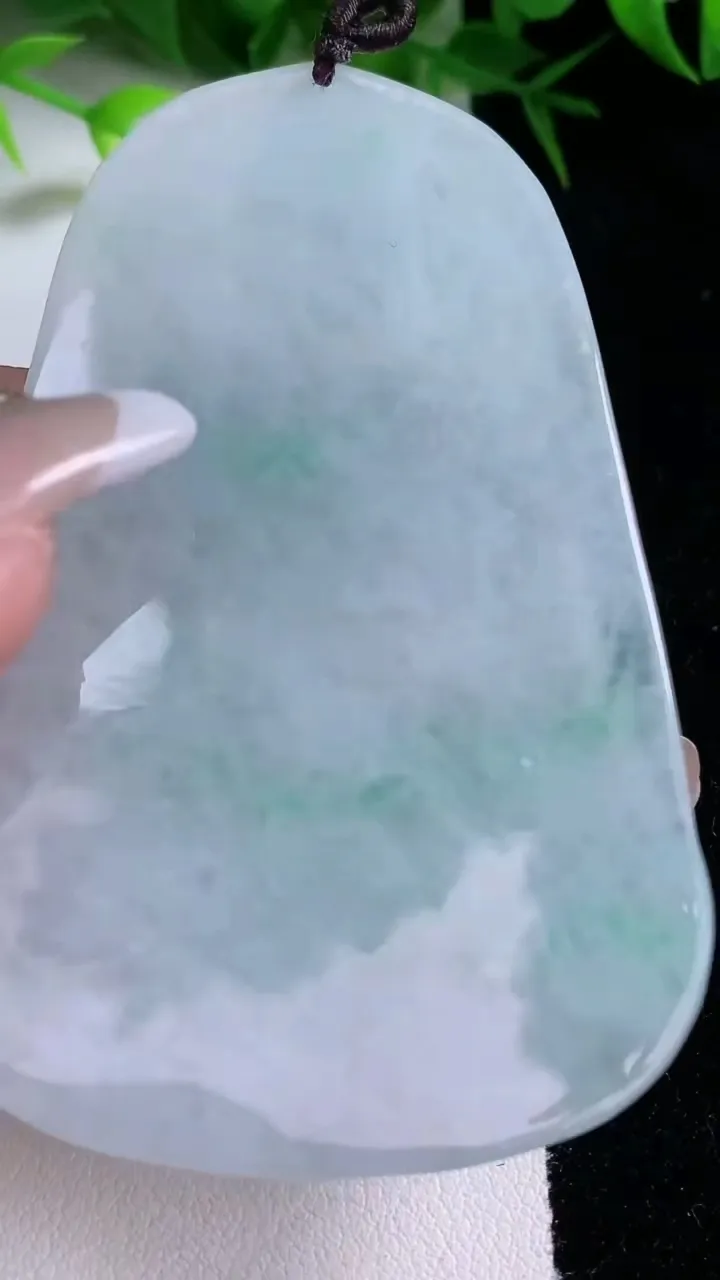 天然A货翡翠大势至菩萨吊坠，尺寸77.8-48-7，重量:54.80g
1月26日