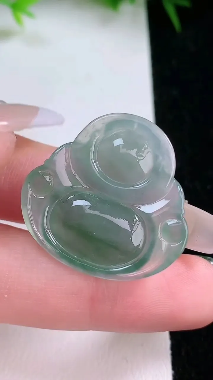 天然A货翡翠佛公吊坠，尺寸27-28-5，重量:5.60g
1月26日