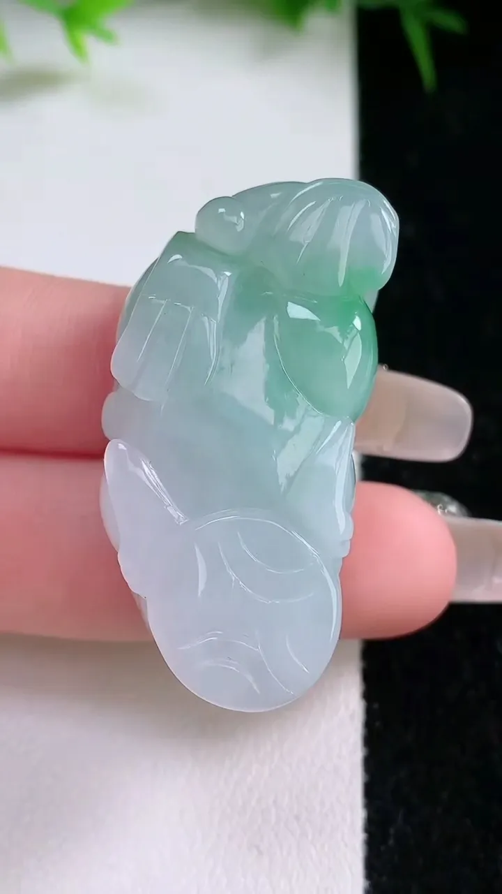 天然A货翡翠貔貅吊坠，尺寸41.3-20-11.8，重量:22.08g
1月26日