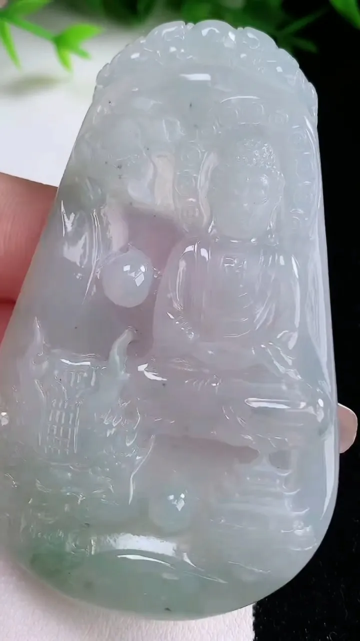 天然A货翡翠祥龙大日如来吊坠，尺寸74-43.8-4.6，重量:30.00g
1月26日