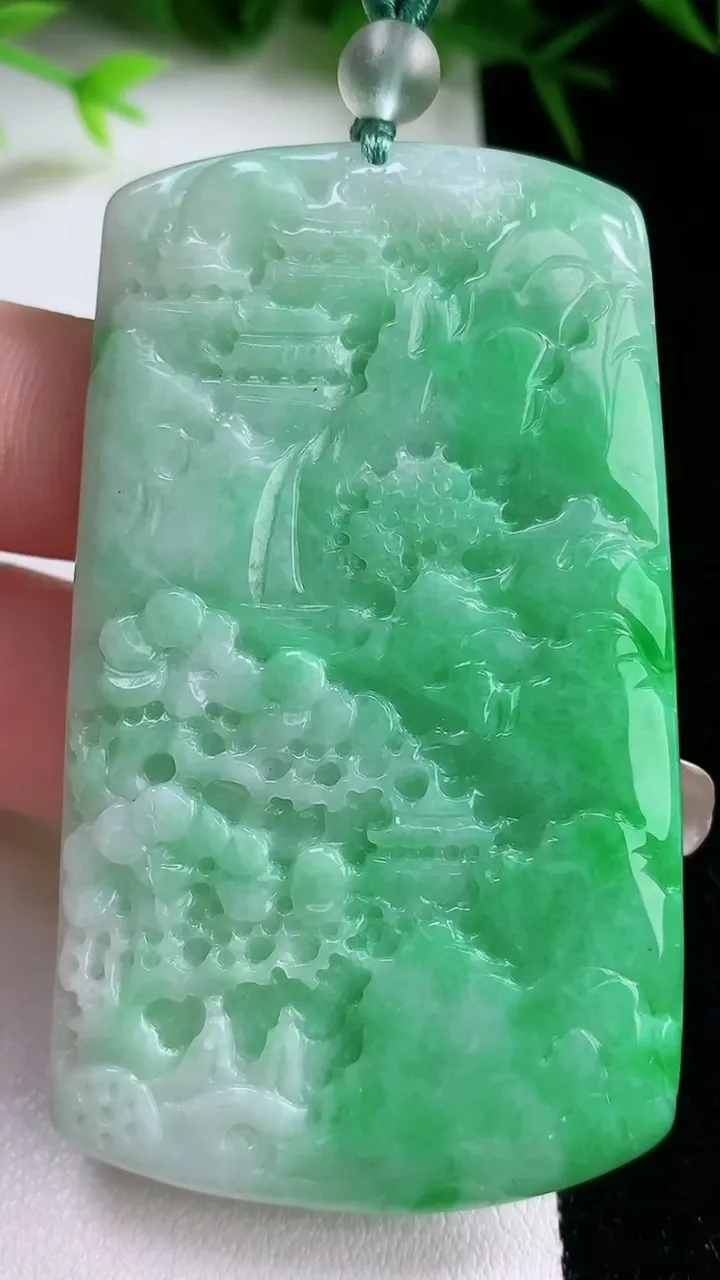 天然A货翡翠山水牌吊坠，尺寸65.6-38.3-4.2，重量:29.66g
1月26日