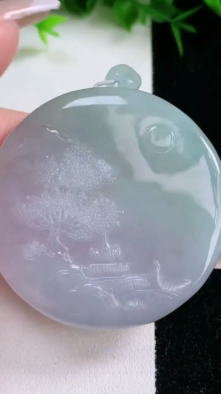 天然A货翡翠牌吊坠，尺寸51.8-6.3，重量:44.02g
1月26日