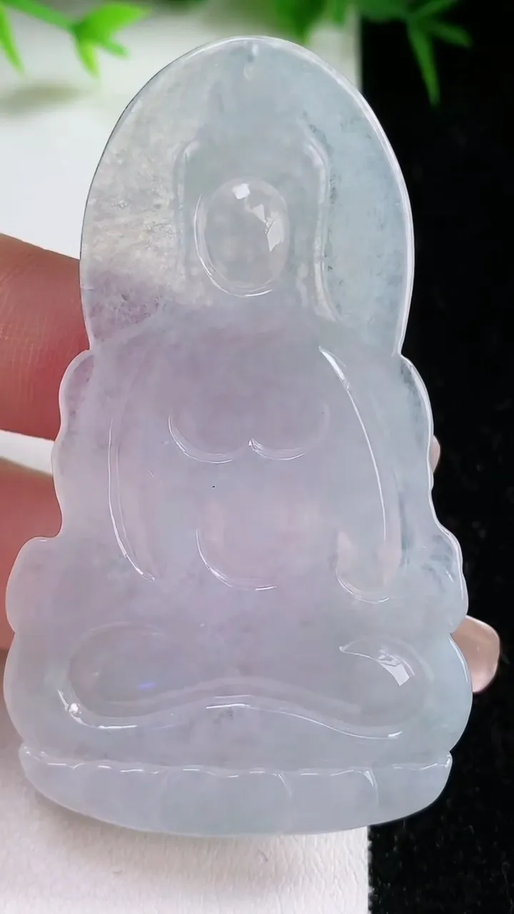 天然A货翡翠观音菩萨吊坠，尺寸63.5-38-5，重量:20.32g
1月26日