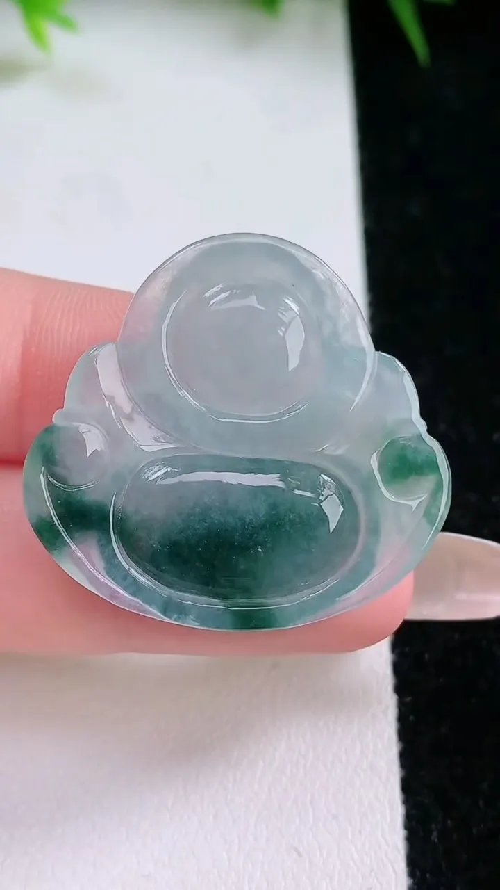 天然A货翡翠飘花佛公吊坠，尺寸29.5-32-5，重量:7.16g
1月26日