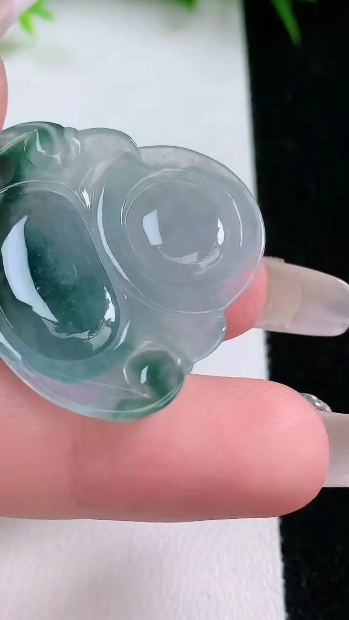 天然A货翡翠飘花佛公吊坠，尺寸29.5-32-5，重量:7.16g
1月26日