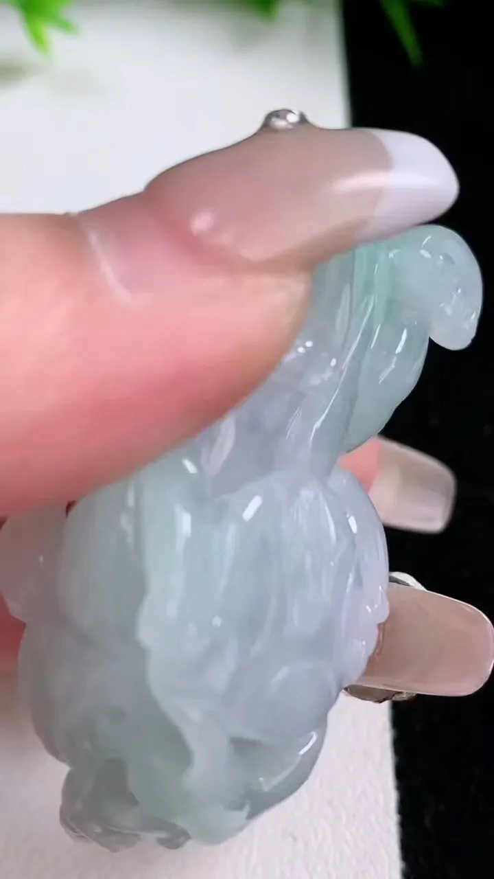 天然A货翡翠貔貅吊坠，尺寸50.2-22.5-15，重量:40.37g
1月26日