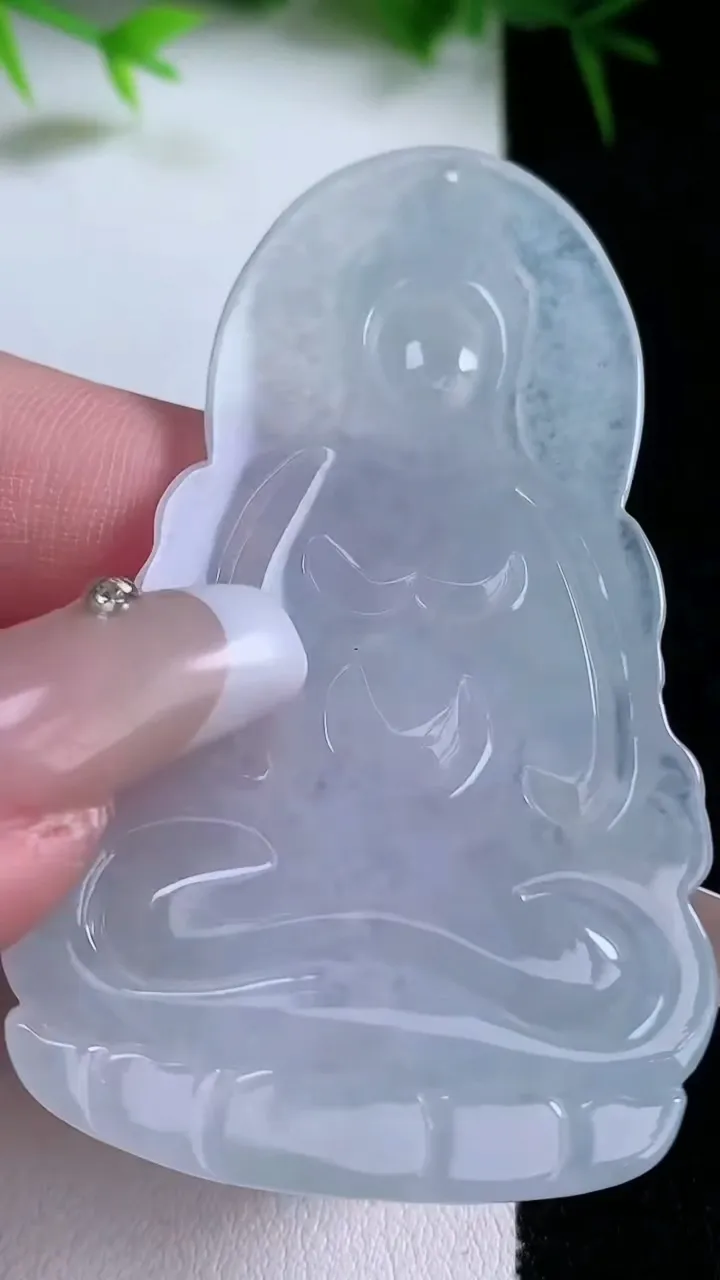 天然A货翡翠观音菩萨吊坠，尺寸63.5-38-5，重量:20.32g
1月26日