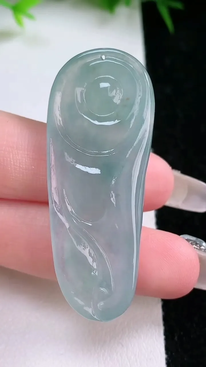 天然A货翡翠飘花逍遥佛吊坠，尺寸50.5-19.8-6.7，重量:14.57g
1月26日