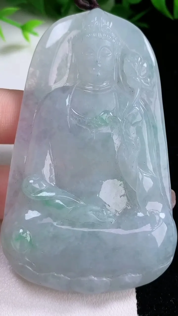 天然A货翡翠大势至菩萨吊坠，尺寸77.8-48-7，重量:54.80g
1月26日