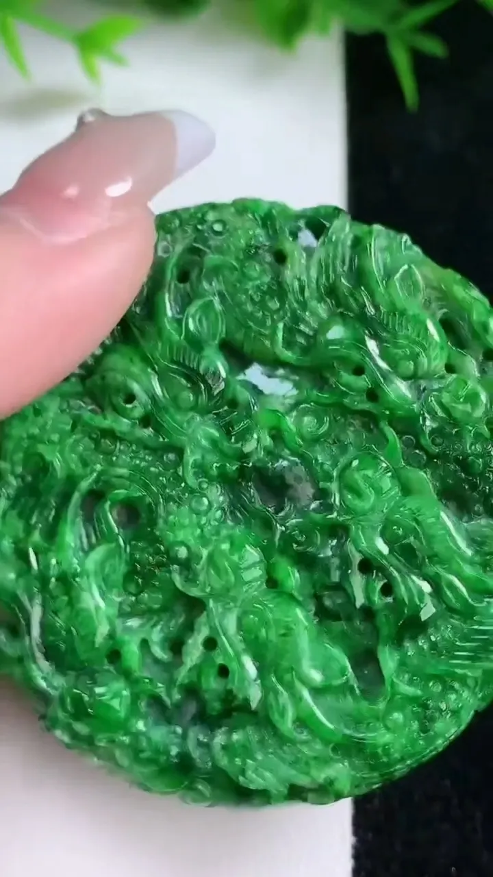 天然A货翡翠九龙至尊 龙牌吊坠，尺寸52-10.4，重量:59.66g
1月26日