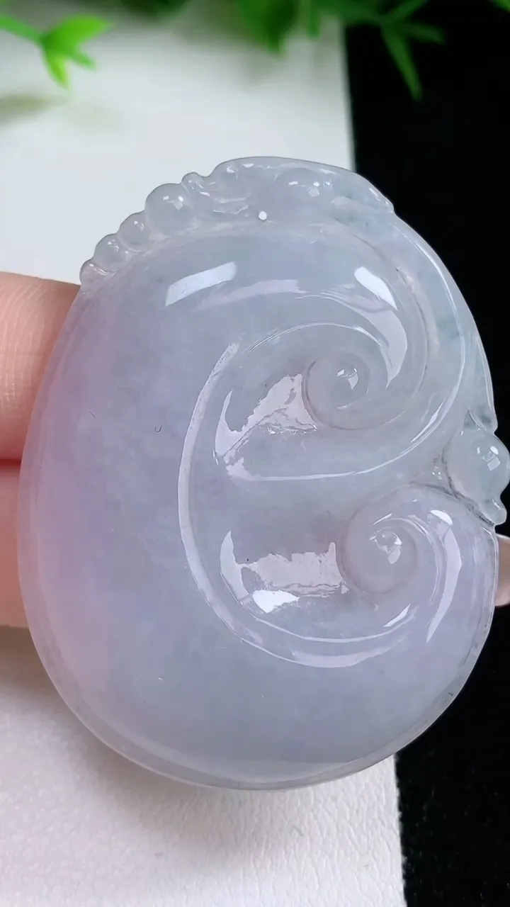 天然A货翡翠紫罗兰如意吊坠，尺寸52.6-40.8-5.4，重量:21.86g
1月26日