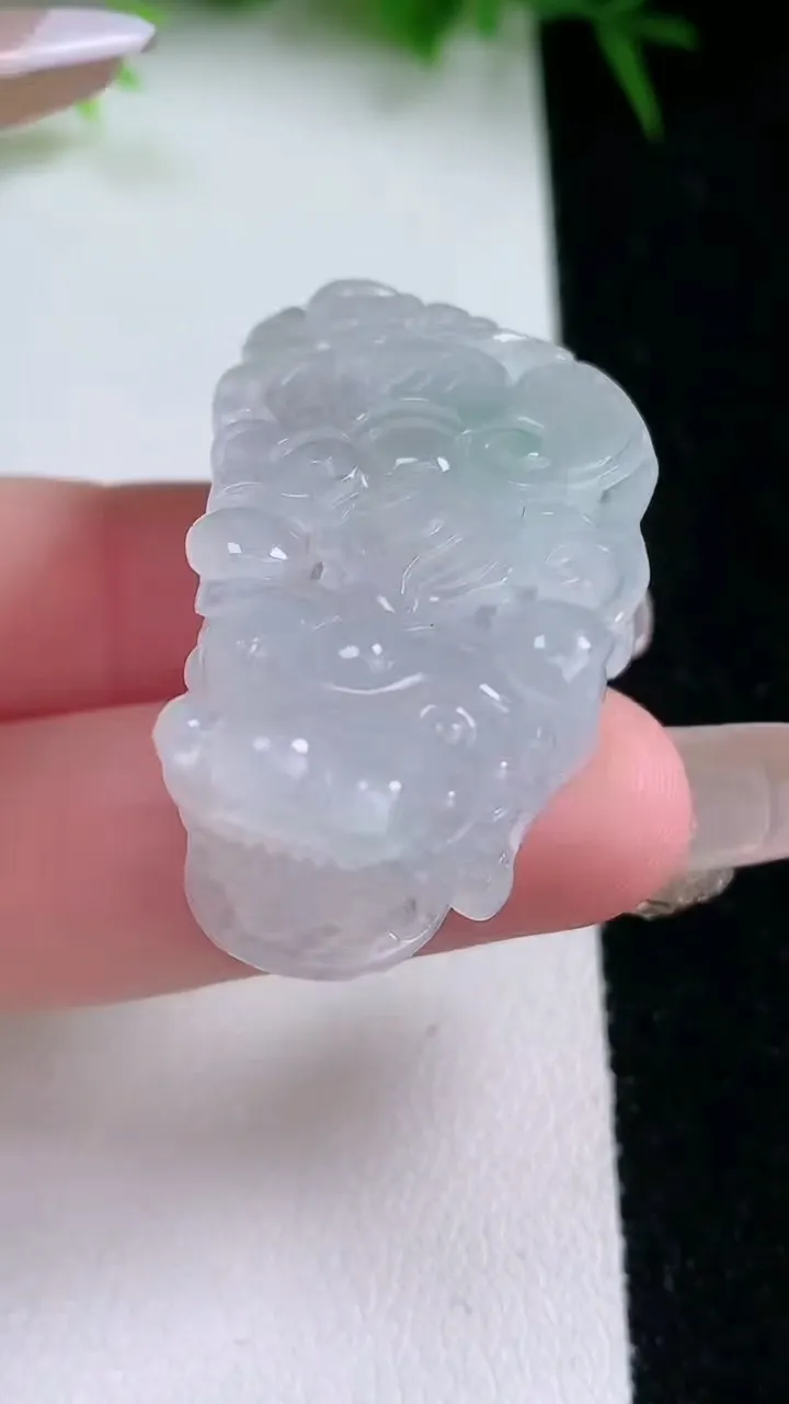 天然A货翡翠貔貅吊坠，尺寸38-21.2-13，重量:23.31g
1月26日