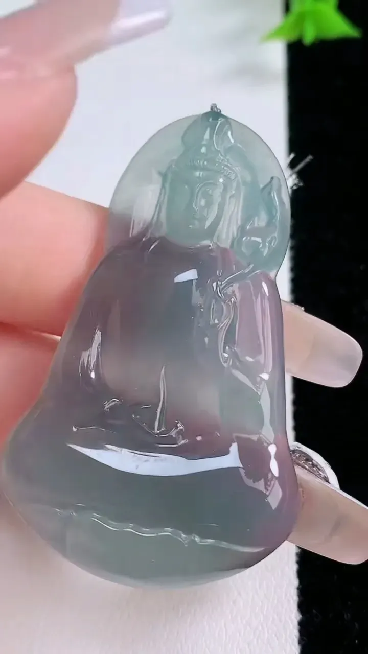 天然A货翡翠蓝水大势至菩萨吊坠，尺寸52-31.8-4，重量:13.37g
1月26日