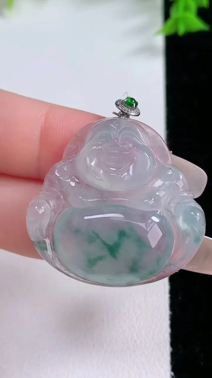 天然A货翡翠种飘花佛公吊坠，尺寸30.7-32.2-5.8，重量:9.33g
1月26日