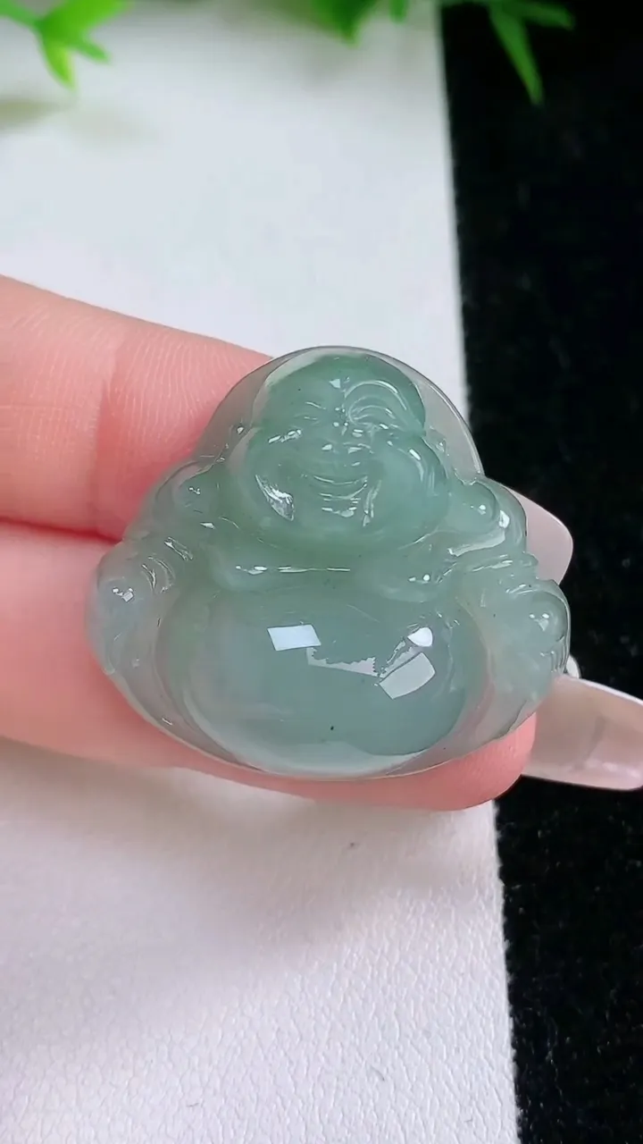 天然A货翡翠佛公吊坠，尺寸28-31-10.3，重量:12.86g
1月26日