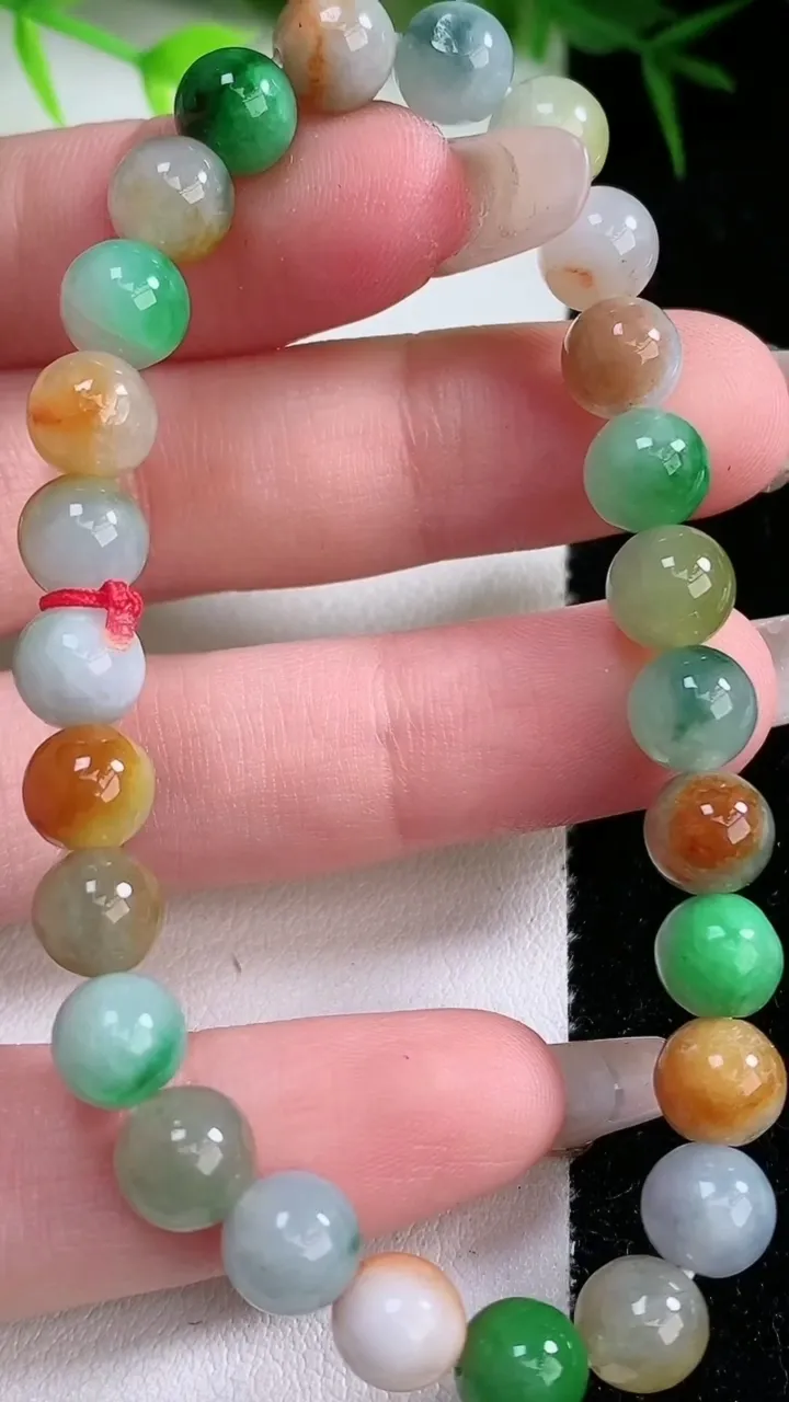 天然A货翡翠三彩圆珠手串，尺寸7.2-26颗，重量:16.45g1月26日
工厂直销收藏佳品,种好水