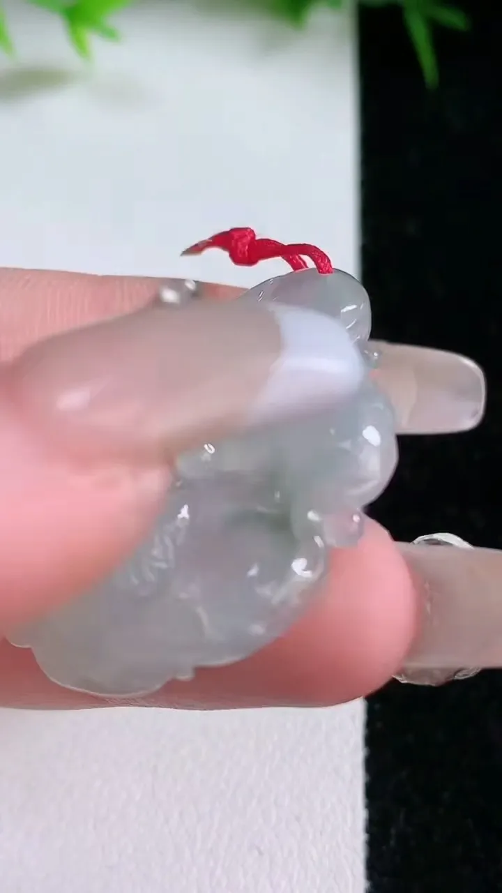 天然A货翡翠飘花年年有余吊坠，尺寸34.8-25.2-5.2，重量:6.63g
1月26日