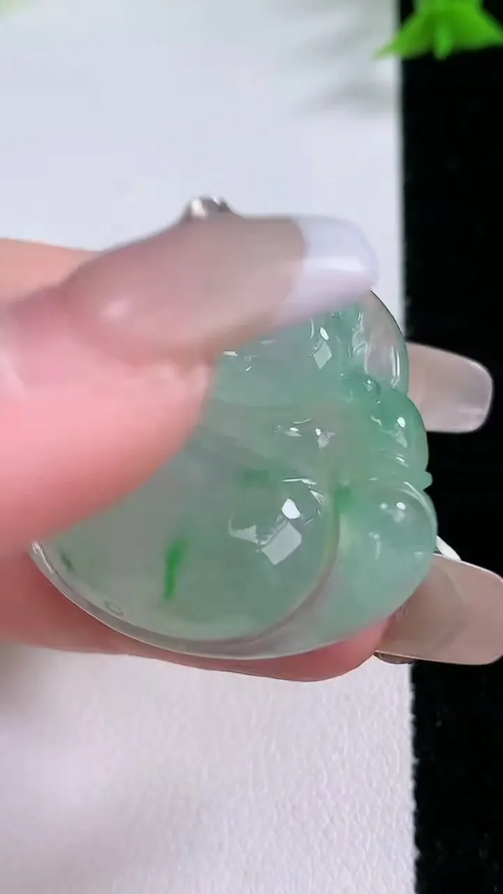 天然A货翡翠佛公吊坠，尺寸31.8-34.5-8，重量:14.21g
1月26日