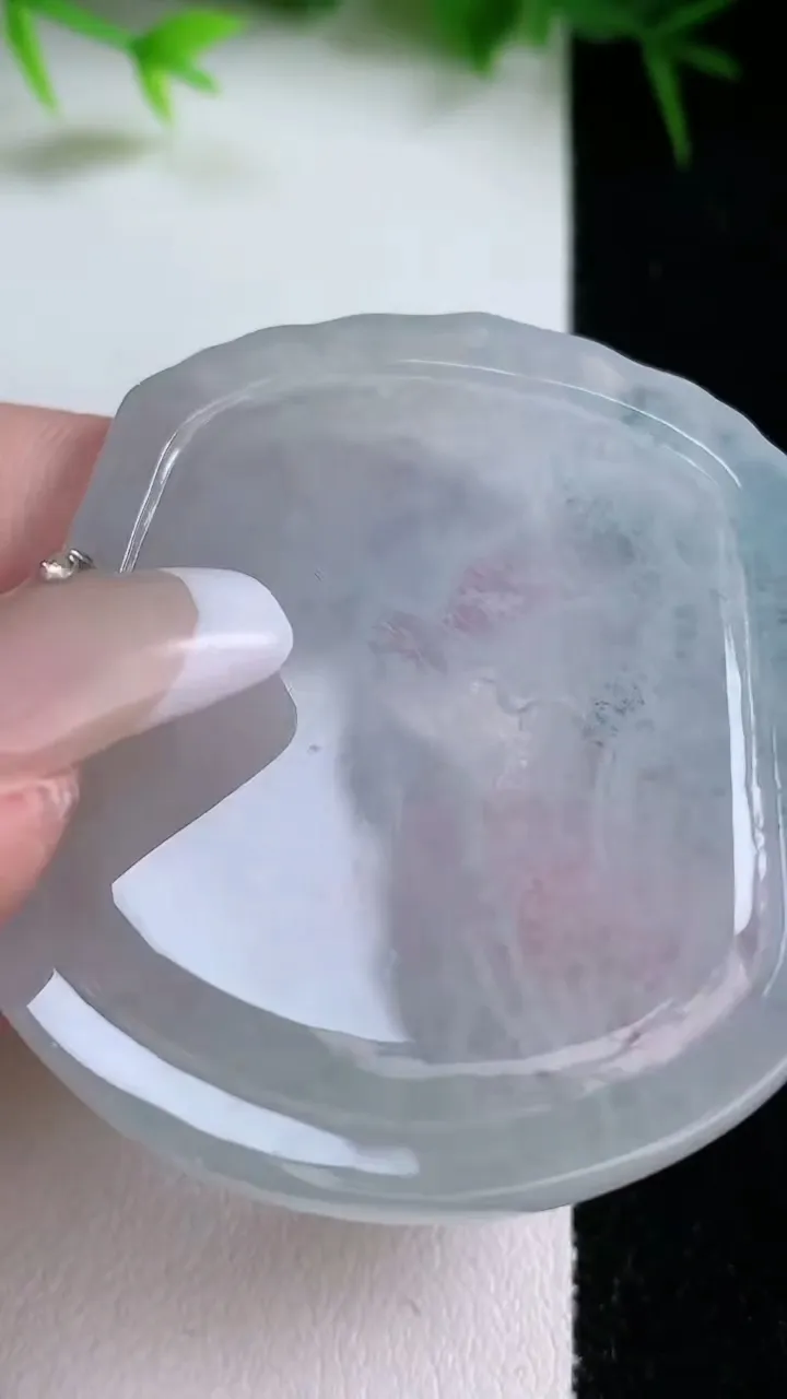 天然A货翡翠生肖虎吊坠，尺寸49.7-42.5-4.6，重量:20.31g
1月26日