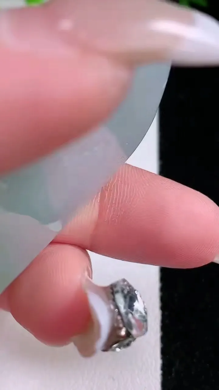 天然A货翡翠山水大日如来吊坠，尺寸47.6-32.2-7，重量:25.29g
1月26日