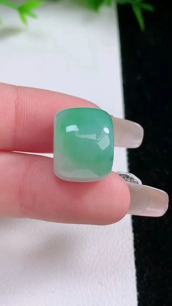 天然A货翡翠路路通吊坠，尺寸16-12，重量:7.68g
1月26日