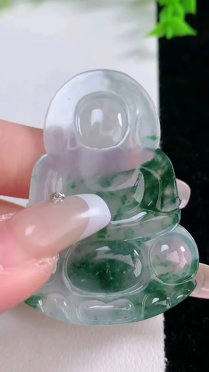 天然A货翡翠种飘花观音菩萨吊坠，尺寸53.6-36.4-5，重量:18.70g
1月26日