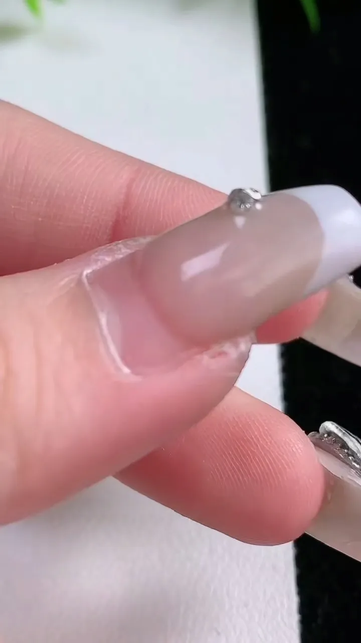 天然A货翡翠路路通吊坠，尺寸13-10，重量:4.14g
1月26日