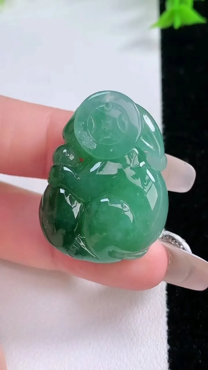 天然A货翡翠生肖兔吊坠，尺寸31.3-24.4-12.2，重量:17.43g
1月26日