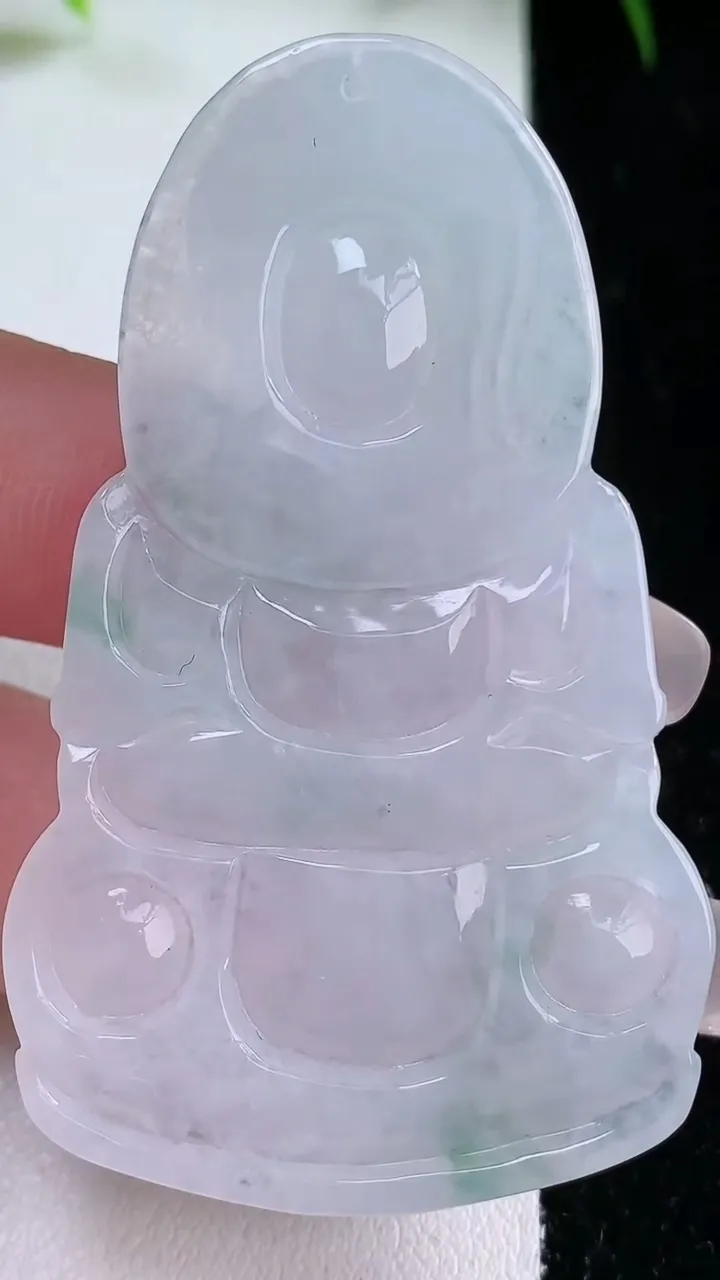 天然A货翡翠观音菩萨吊坠，尺寸58.5-35.2-5.2，重量:18.33g
1月26日