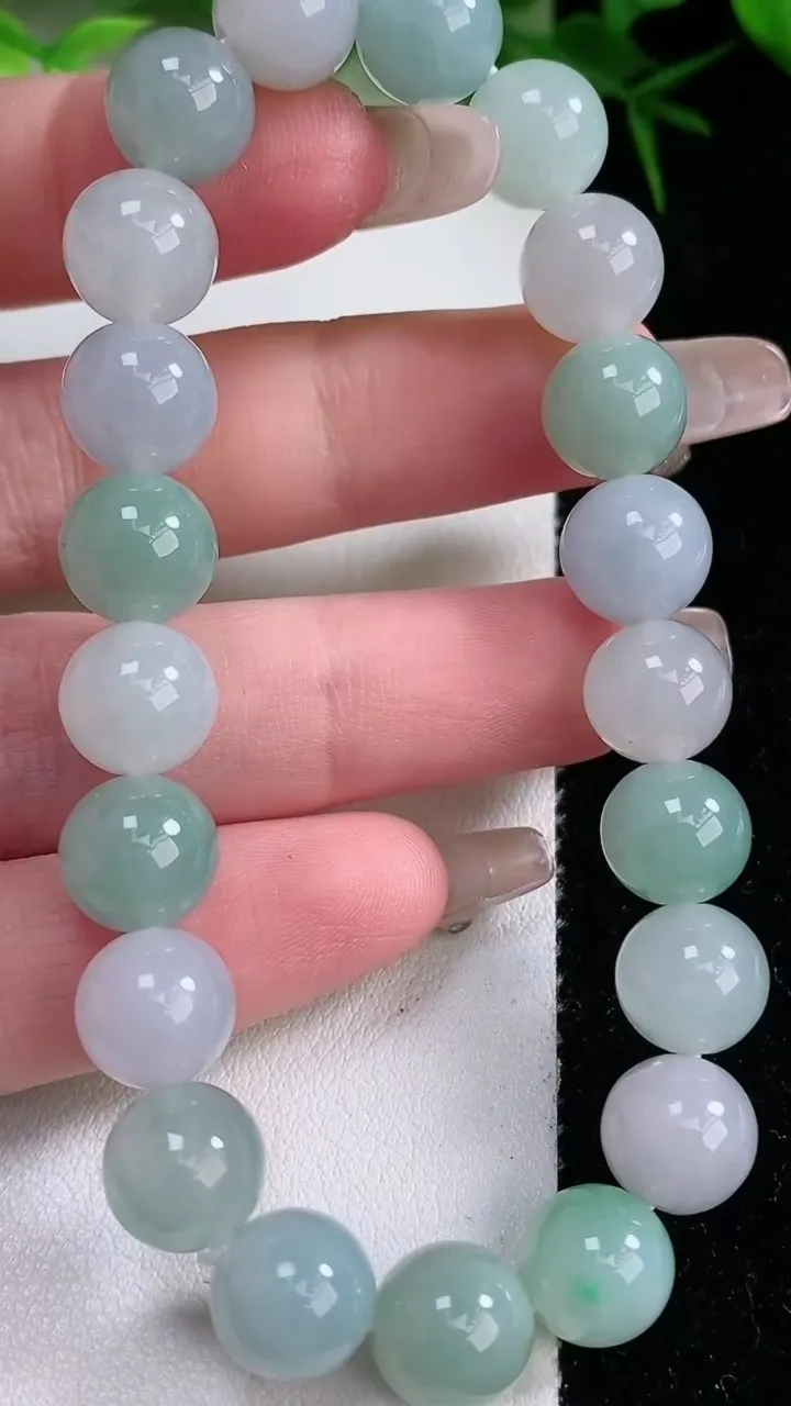 天然A货翡翠圆珠手串，尺寸9.3-21颗，重量:30.98g1月26日
工厂直销收藏佳品,种好水足，色泽均匀，有种有色，上手高大气！