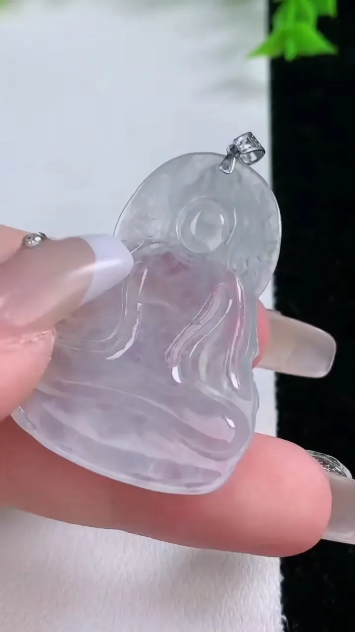 天然A货翡翠种白冰观音菩萨吊坠，尺寸41.4-27.4-3.6，重量:7.96g
1月27日