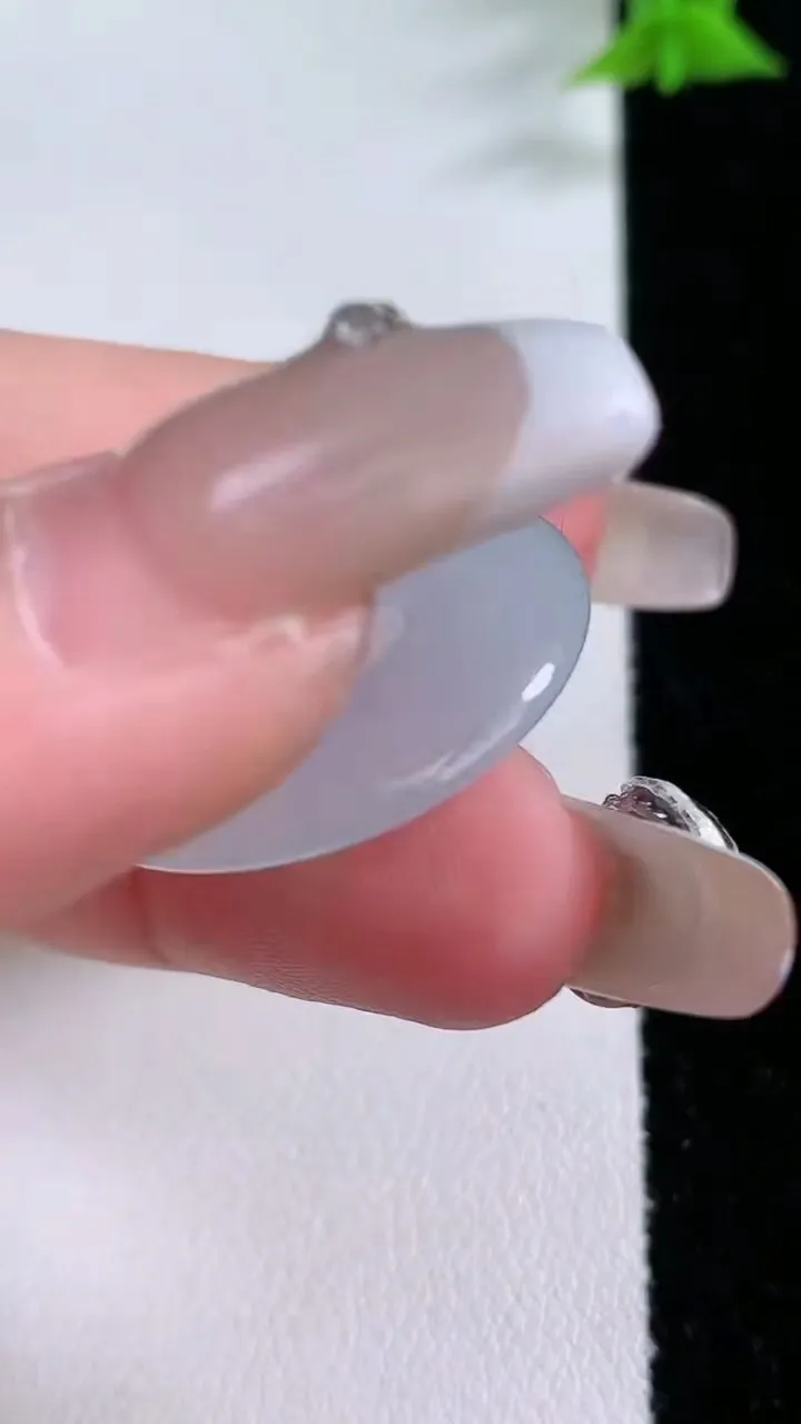 天然A货翡翠平安扣吊坠，尺寸26.4-4.6，重量:6.84g
1月27日