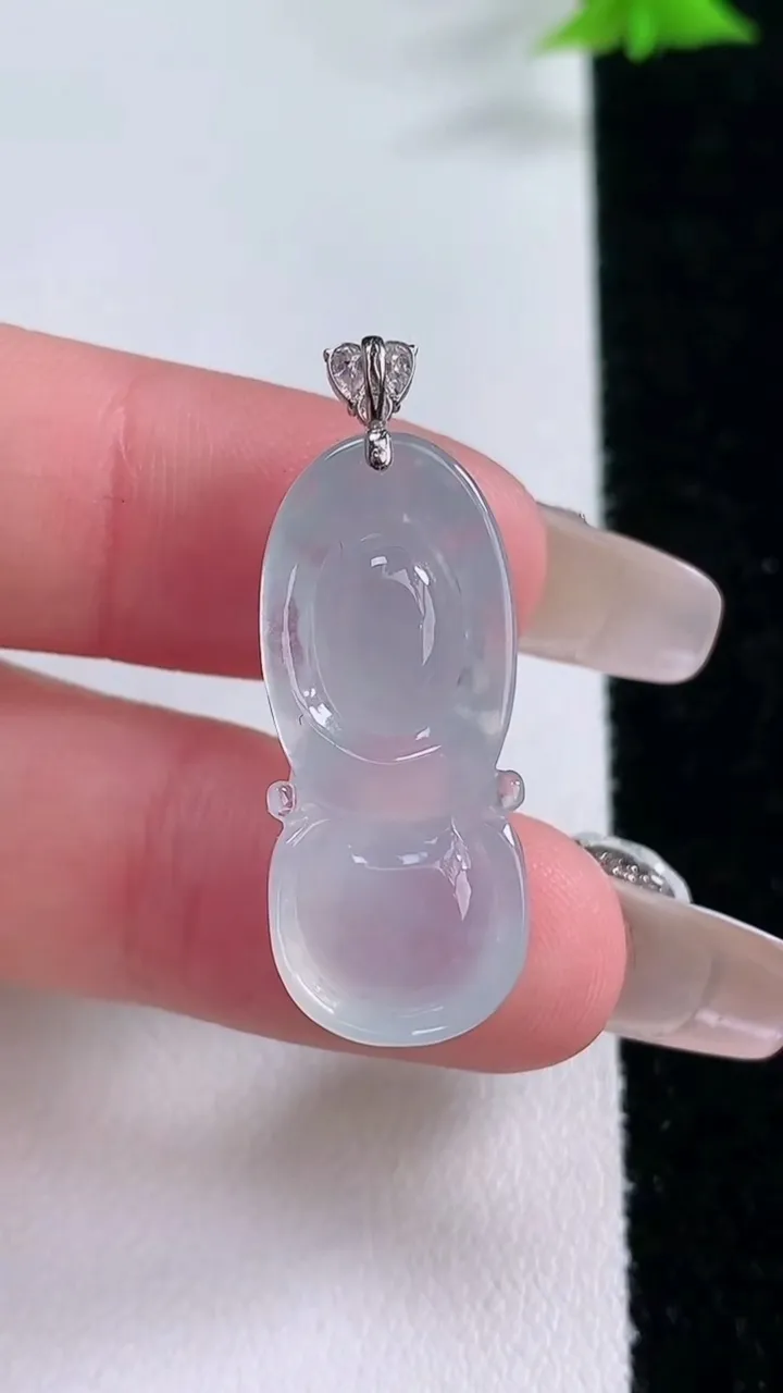 天然A货翡翠种白冰宝宝佛吊坠，尺寸27.8-11.8-7.2，重量:5.14g
1月27日