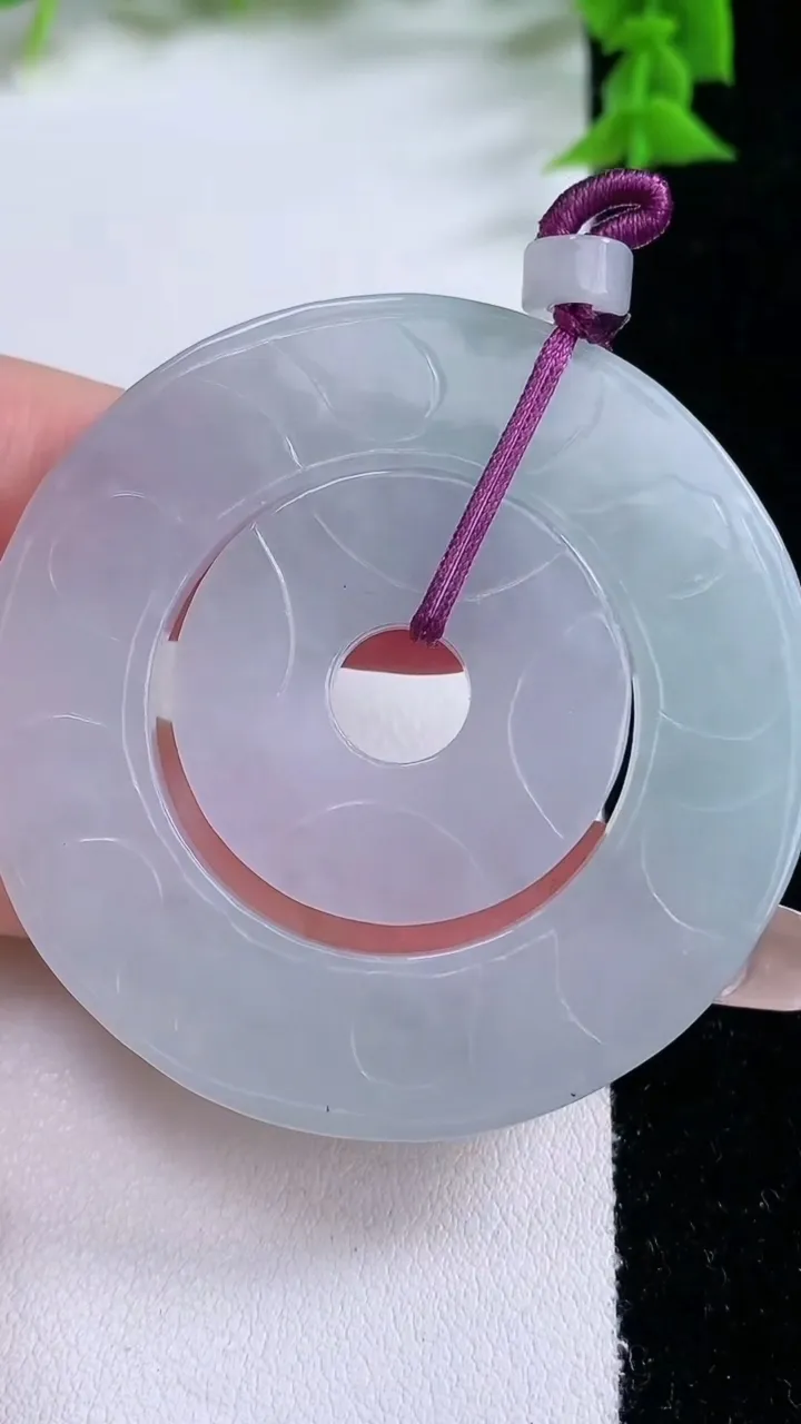 天然A货翡翠母子平安扣吊坠，尺寸52.2-3.7，重量:25.20g
1月27日