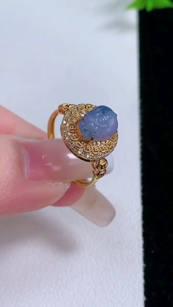 天然A货翡翠18K金紫罗兰貔貅戒指，尺寸17-8-6-7.6，重量:2.05g2026年1月27日
工厂直销收藏佳品,种好水足，色泽均匀，有种有色，上手高大气！