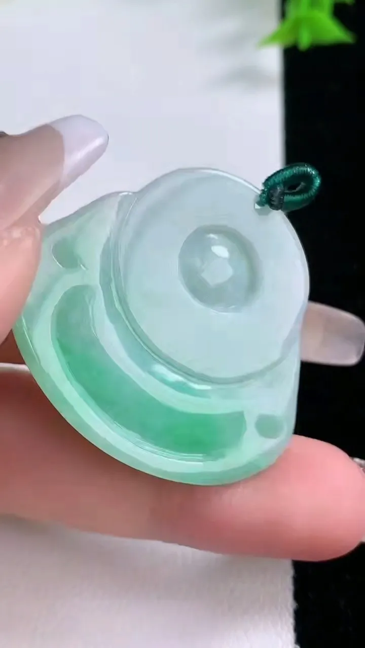 天然A货翡翠佛公吊坠，尺寸33.8-36-5.5，重量:11.43g
1月27日