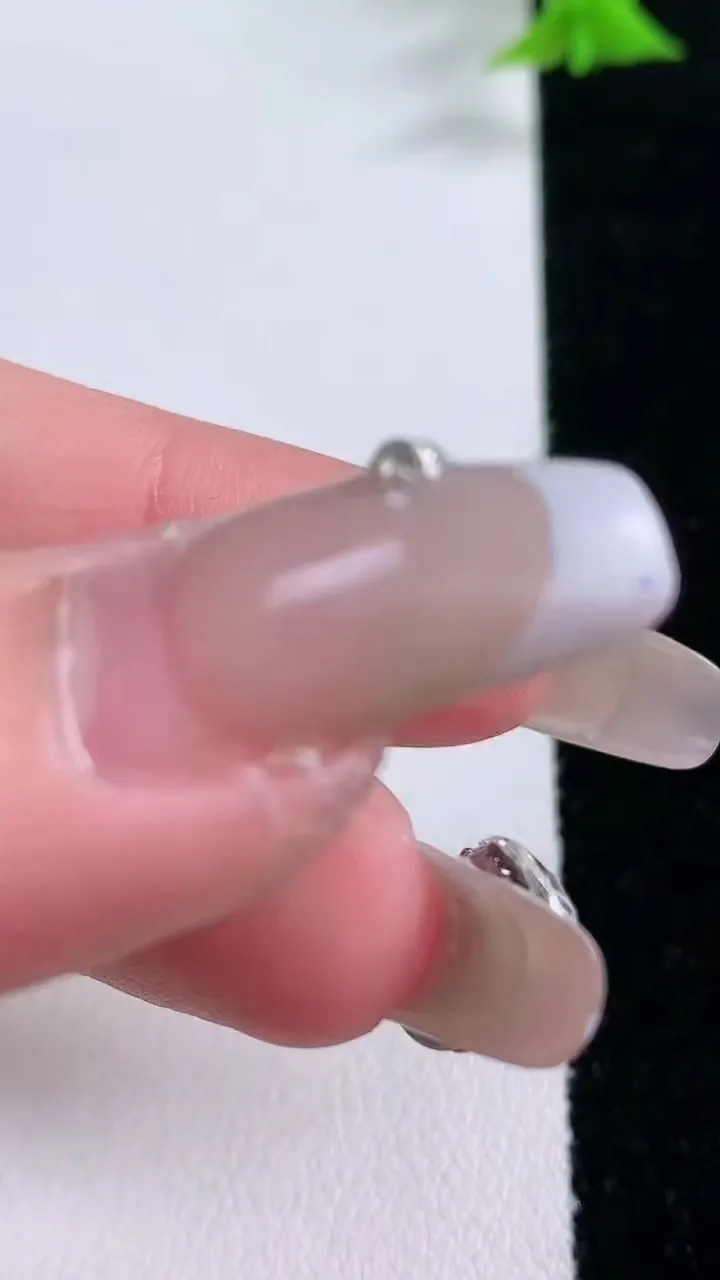 天然A货翡翠种飘花佛公吊坠，尺寸22.3-16.8-8，裸石12-14.6重量:3.51g
1月27日