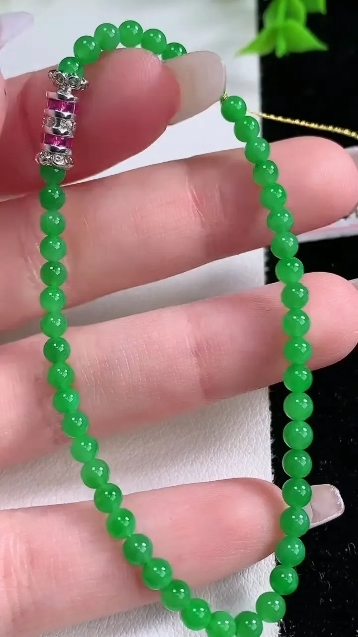 天然A货翡翠小米珠手串，尺寸3.3-49颗，重量:4.44g1月27日
工厂直销收藏佳品,种好水足，