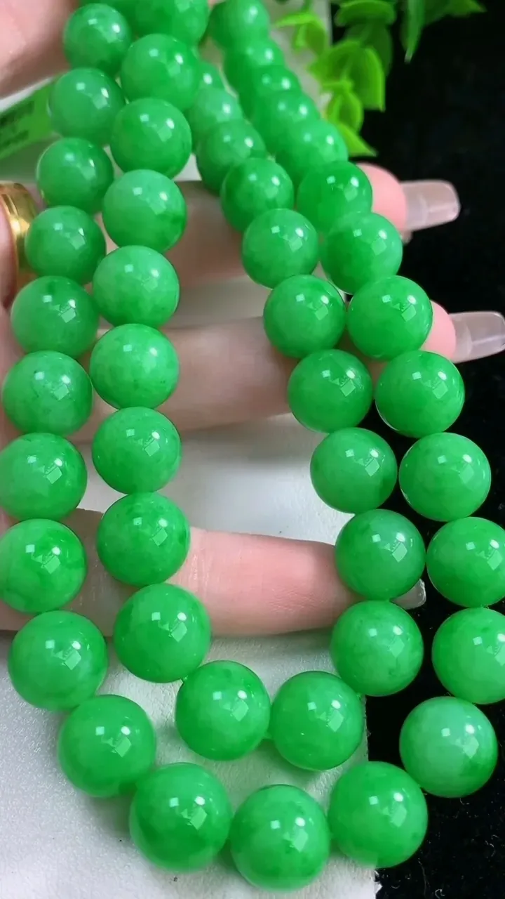 天然A货翡翠圆珠项链，尺寸11-54颗，重量:124.56g
1月27日