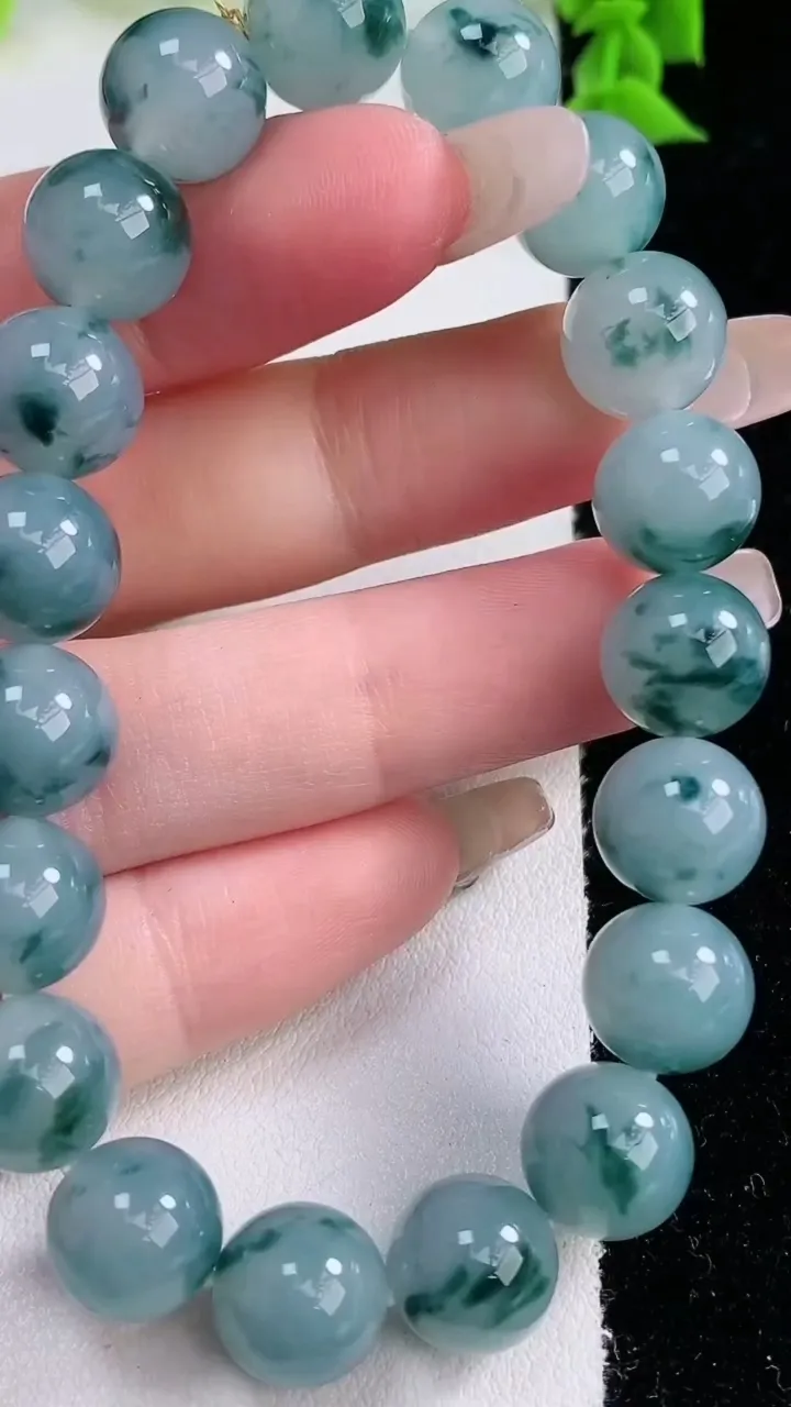 天然A货翡翠种飘花圆珠手串，尺寸10-19颗，重量:36.23g1月27日
工厂直销收藏佳品,种好水足，色泽均匀，有种有色，上手高大气！