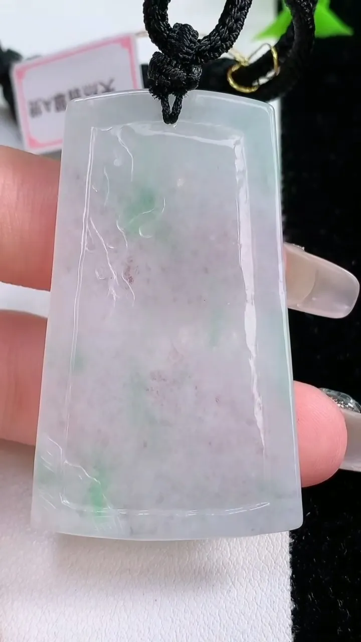 天然A货翡翠龙牌吊坠，尺寸52.5-30.3-5.3，重量:18.98g
1月27日