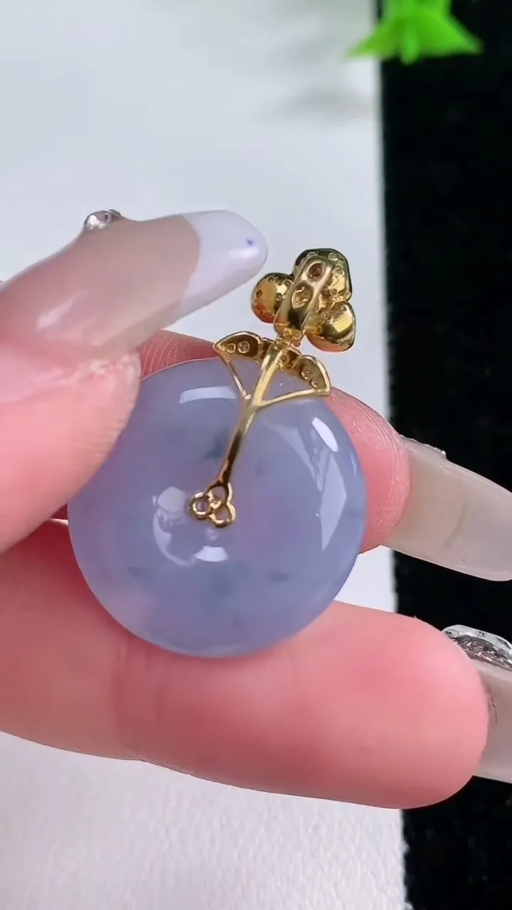 天然A货翡翠18K金紫罗兰平安扣吊坠，尺寸20-5，重量:5.14g
1月27日