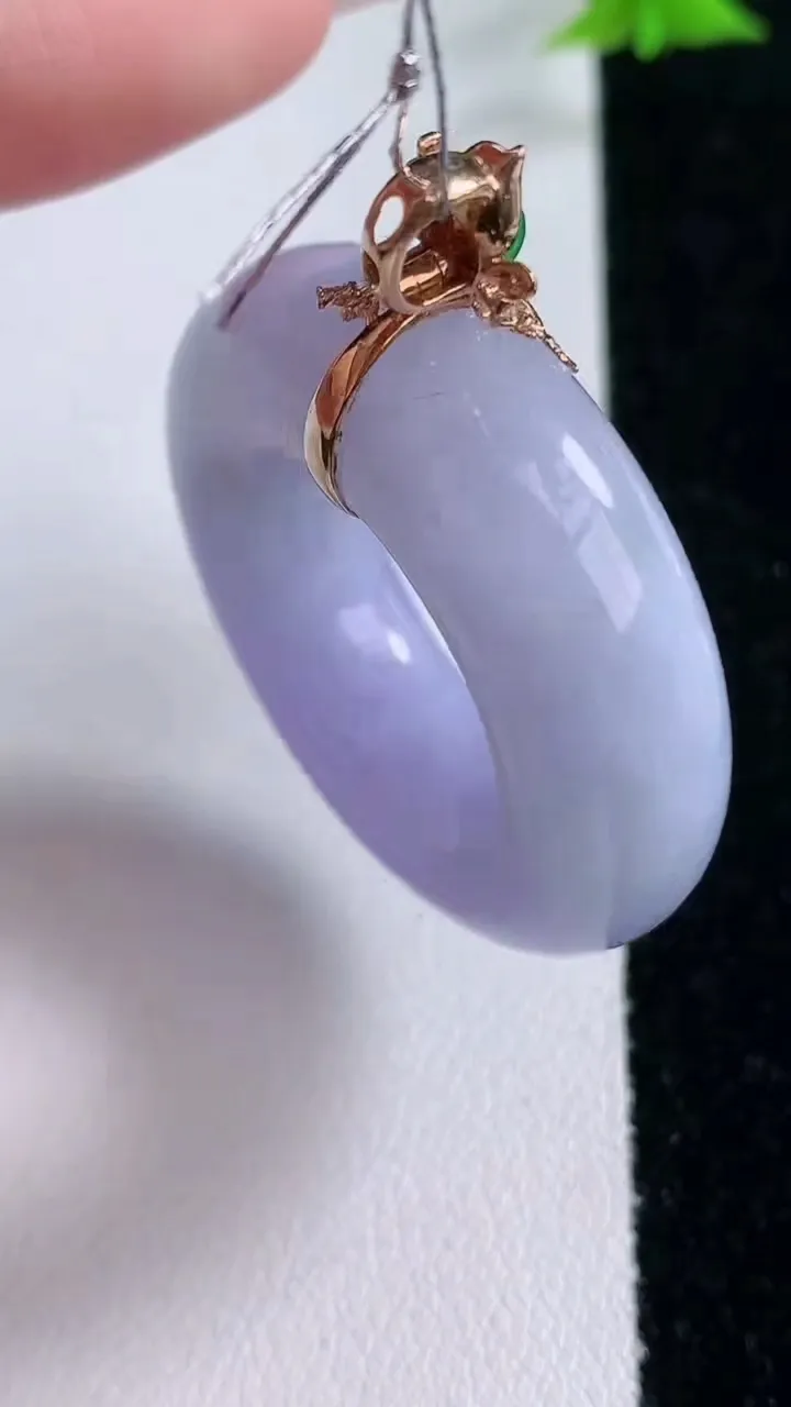 天然A货翡翠18K金紫罗兰平安环吊坠，尺寸38-11，重量:27.57g
1月27日