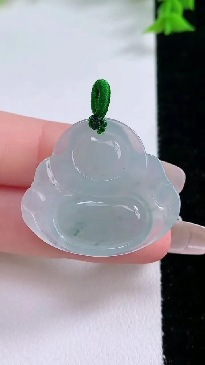 天然A货翡翠飘花佛公吊坠，尺寸27.7-31.8-6.5，重量:8.31g
1月27日